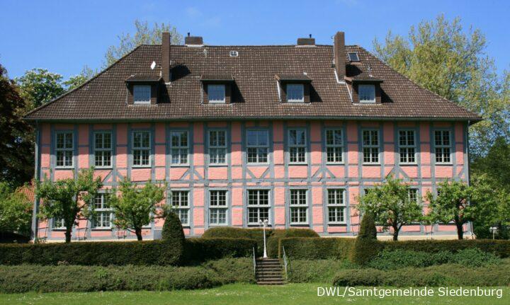 Pinkes Rathaus der Samtgemeinde Siedenburg